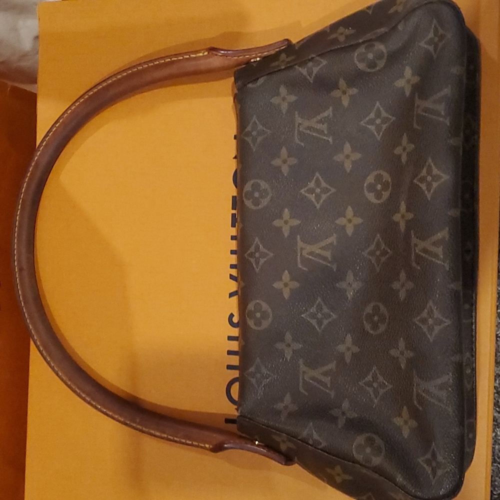 Louis Vuitton Mini Looping - Picture 2 of 5